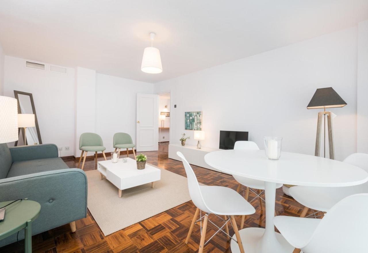 Apartamentos Paseo De La Farola マラガ エクステリア 写真